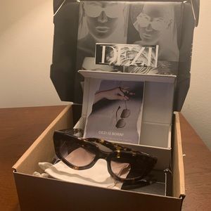 Dezi Sunglasses - On Read